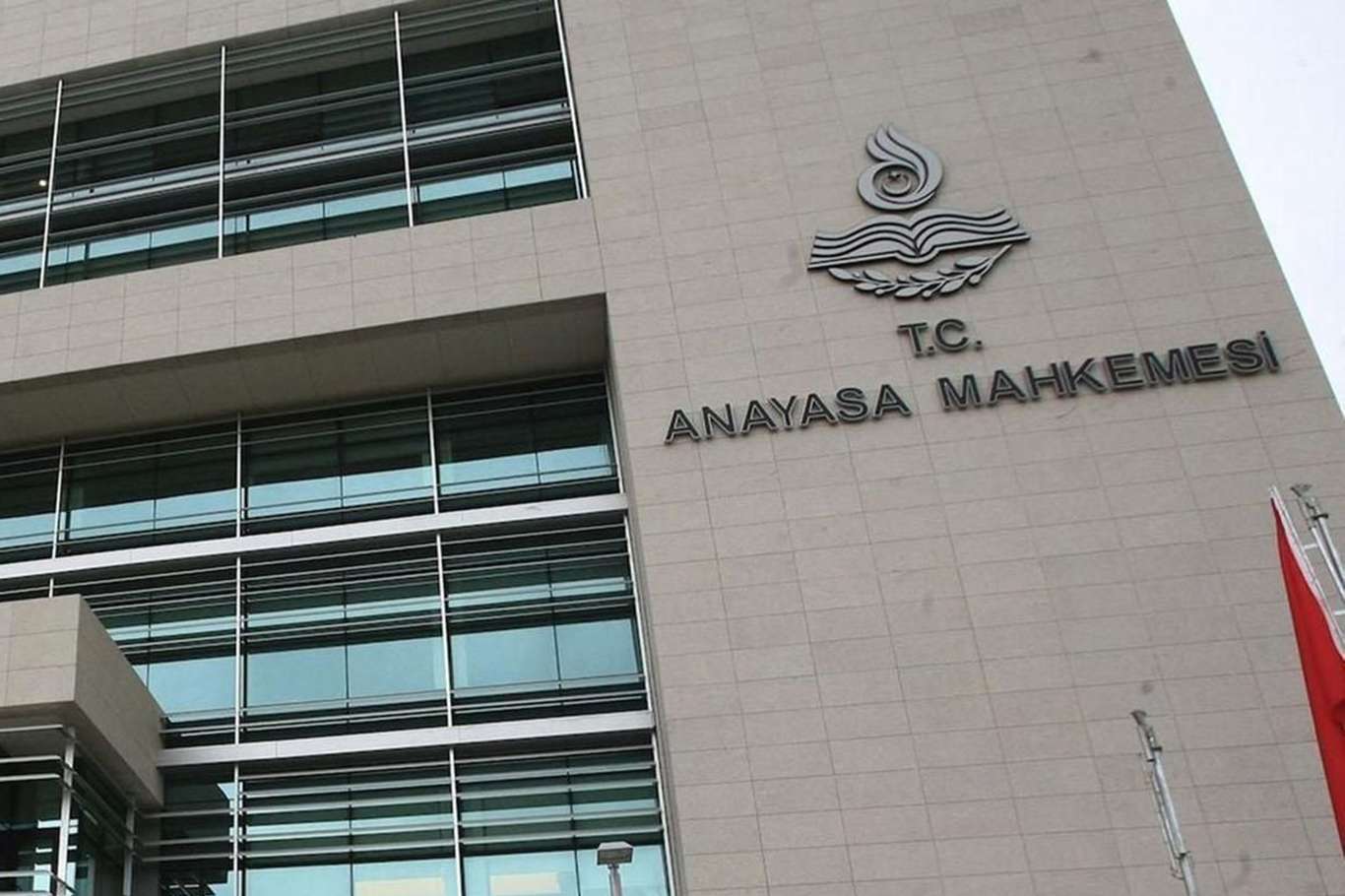 Anayasa Mahkemesi CHP'nin KHK başvurusunu reddetti Anayasa Mahkemesi CHP'nin KHK başvurusunu reddetti